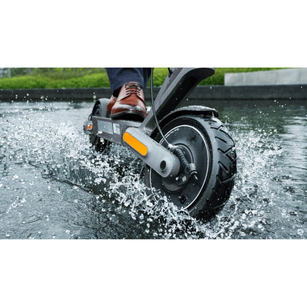 Trotineta electrica pliabila Xiaomi Electric Scooter 4 Ultra, Autonomie 70Km, Viteza 25 Km/h, Putere motor 500W, IP55, roti 10", Bluetooth (Negru)