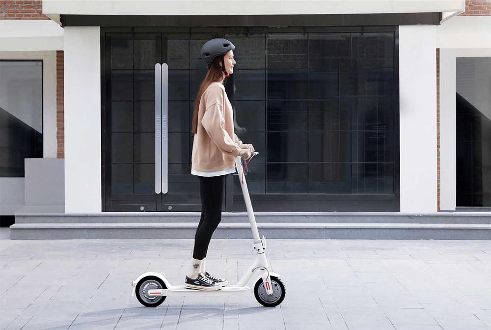 Trotineta electrica pliabila Xiaomi Electric Scooter 3 Lite, Autonomie 20 Km, Viteza 25 Km/h, Putere motor 300W, IPX4 (Alb)
