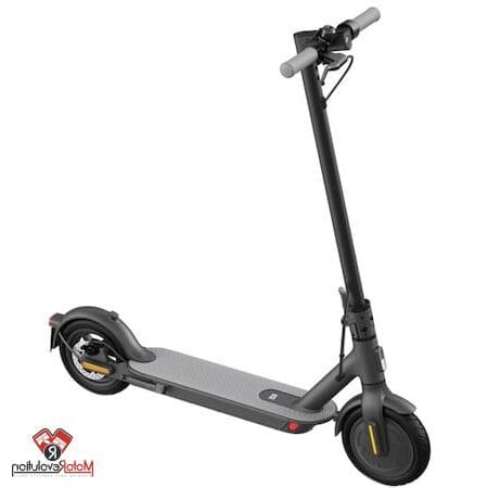 Trotineta electrica Xiaomi Mi Scooter Essential putere motor 250 W autonomie 20 Km viteza maxima 20 Km/h Negru